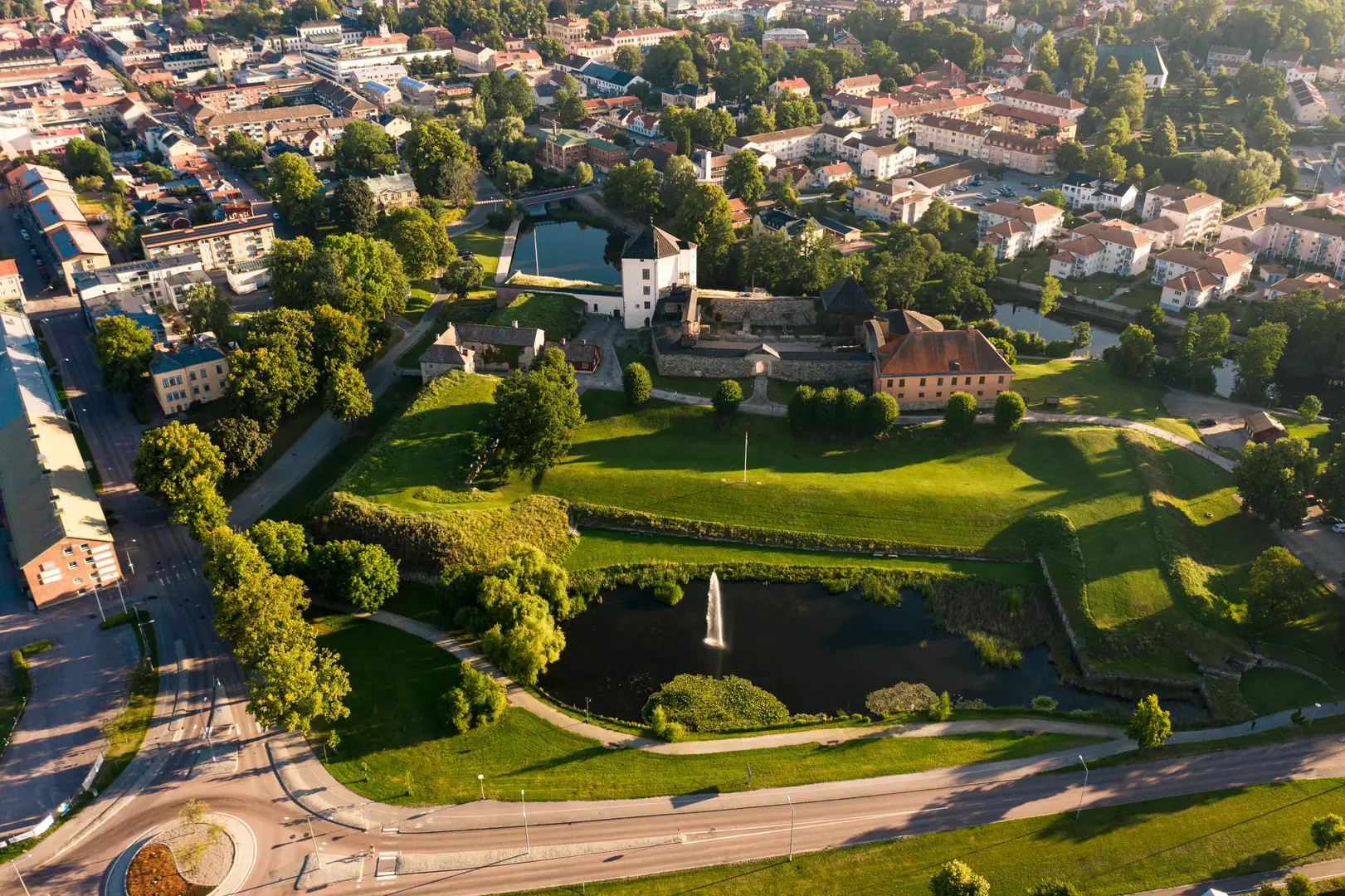 Vy över Åkersberga, där vi arbetar med ventilation i bostäder och fastigheter